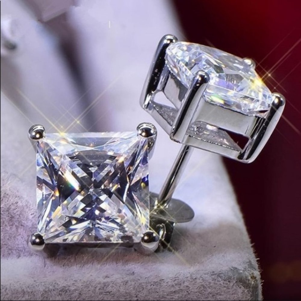 In 2n Xmas Eve! Sterling 4mm 4 Prong W Sapp Studs - Picture 1 of 4